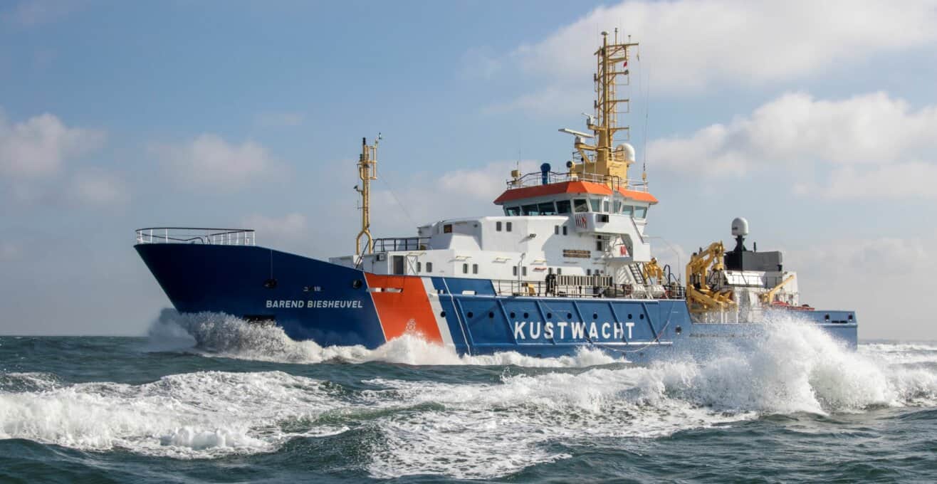 Patrouilleschip Barend Biesheuvel op zee.