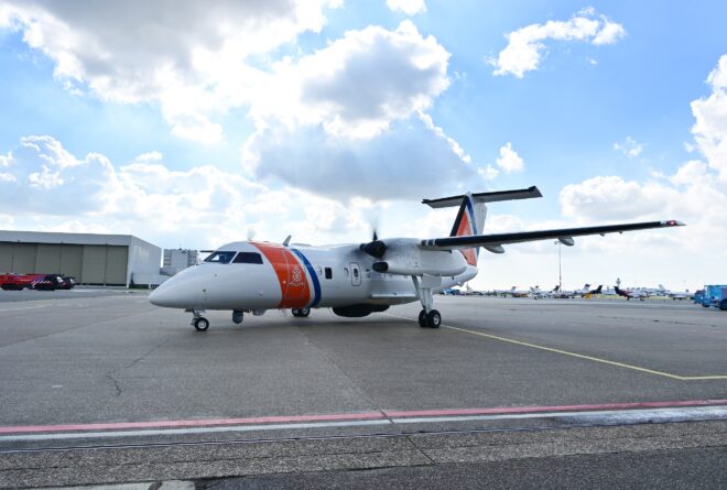 Het nieuwe kustwachtvliegtuig van het type Dash-8.