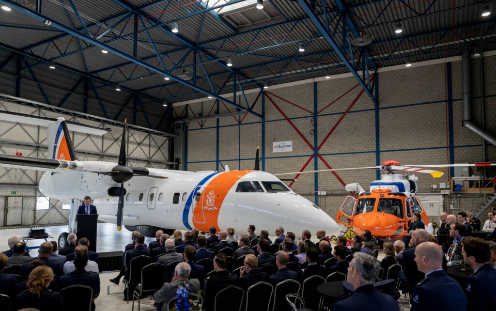 Overdrachtsceremonie Dash 8 en AW189 op Schiphol