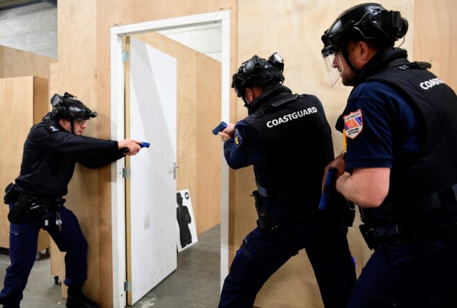 Boarding Officers van de politie, douane en Koninklijke Marechaussee trainen samen.