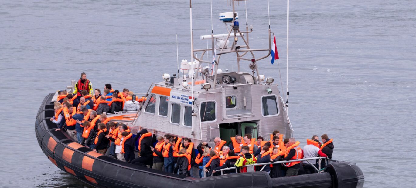 Reddingboot vol met evacuees tijdens LIVEX 2019